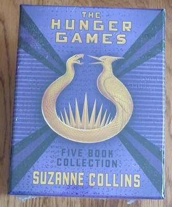 The Hunger Games 5-Book Hardcover Box Set (The Hunger Games, Catching Fire, Mockingjay, The Ballad of Songbirds and Snakes, Sunrise on the Reaping) Plus Tote bag