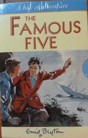 Blyton, Enid - Famous Five Slipcase (1-5): Five on a Treasure Island, Five Go Adventuring Again, Five Run Away Together, Five Go to Smuggler's Top, Five Go Off in a Caravan